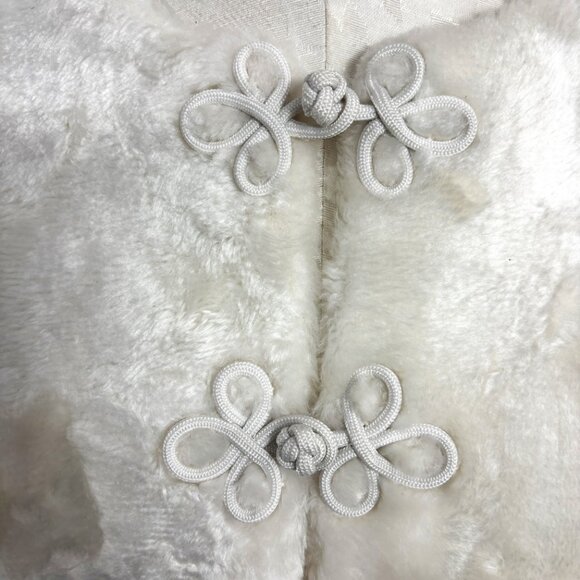 Vintage 60’s 70’s Handcrafted White Faux Fur Capelet With Fringe - Picture 5 of 13